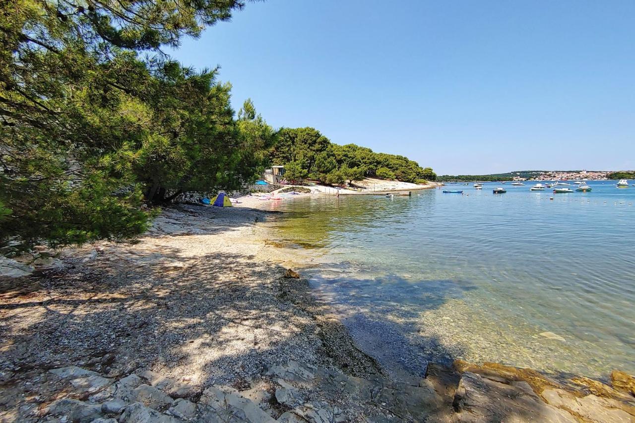 Bungalow Comfort 100 M From The Beach Premantura Kültér fotó