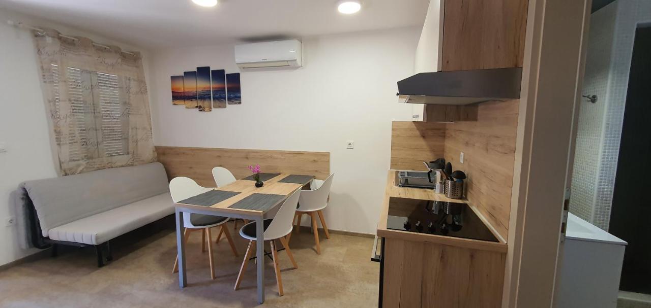 Bungalow Comfort 100 M From The Beach Premantura Kültér fotó